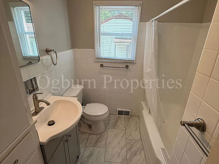 1408 Kenwood St — Photo 8
