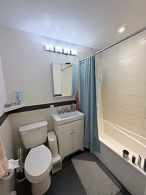Bathroom, photo 1