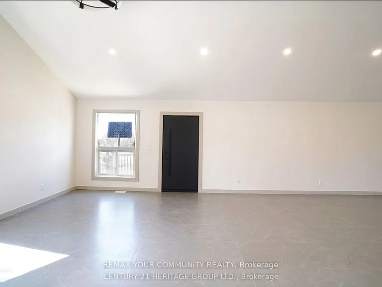 236 Simcoe Ave — Photo 23