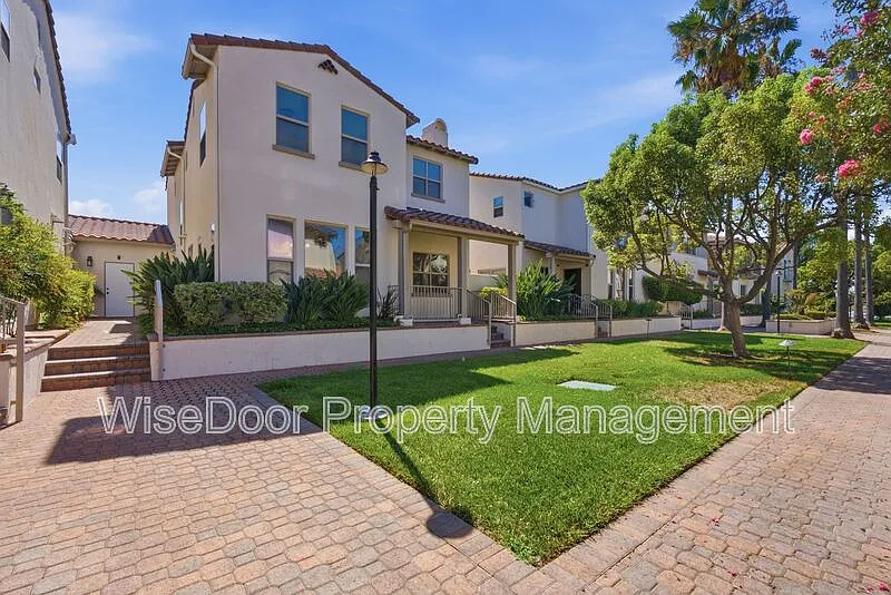 3 bed, 2.5 bath, 1924 sqft, $3,495 — Photo 4