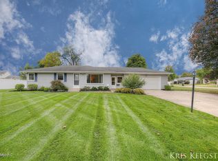 2146 Pine St, Jenison, MI 49428