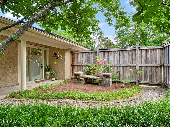 3rd image of 7404 Countywood Way