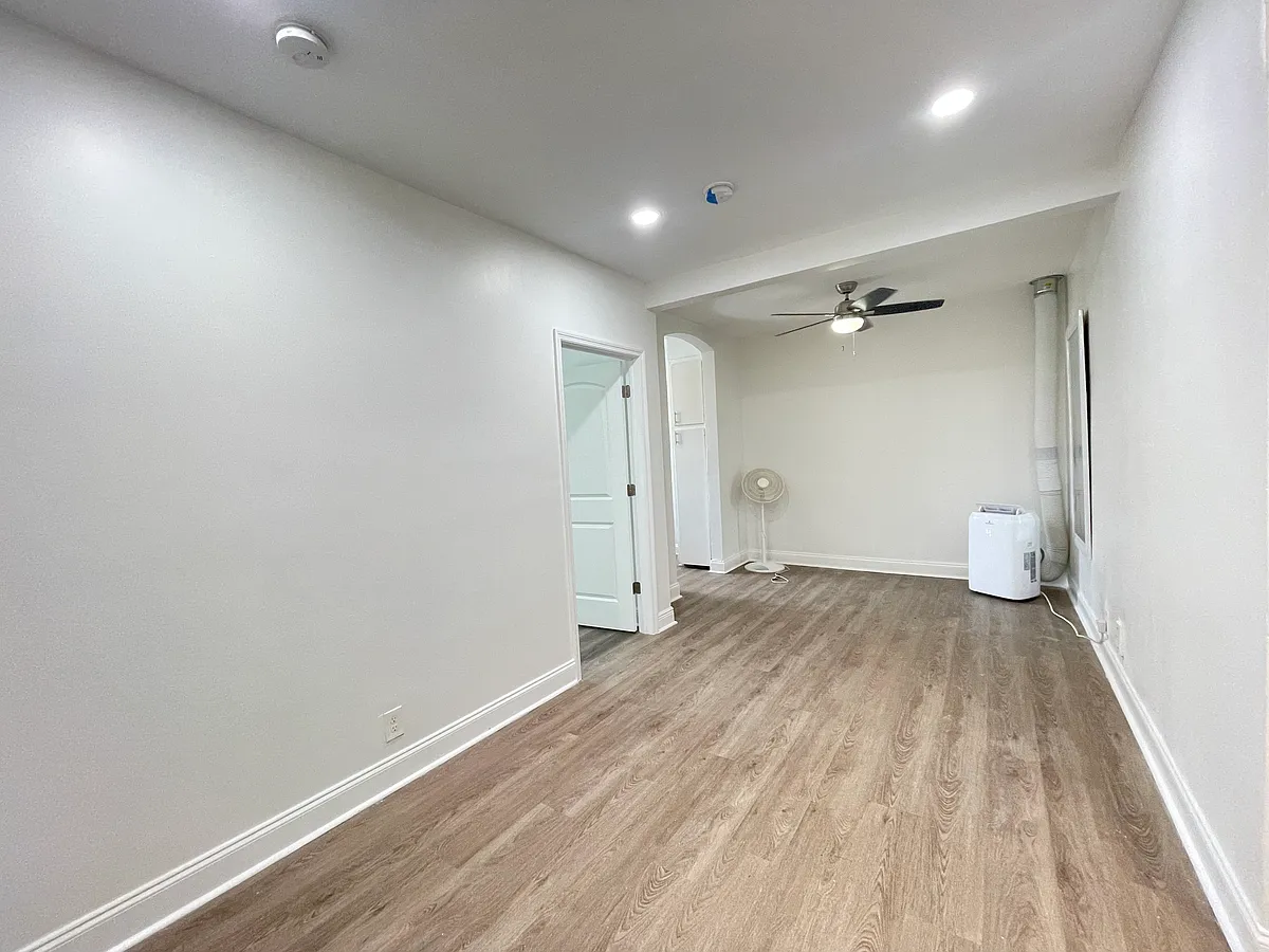 Building Photo - 7450 Byron Ave #7