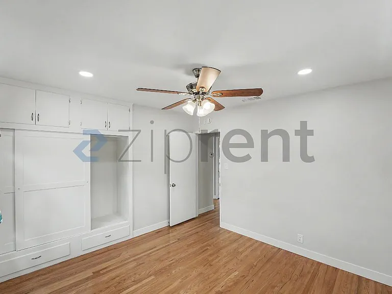 7343 Cloverlawn Dr — Photo 22