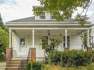 382 Mount Pleasant Ave, Providence, RI 02908