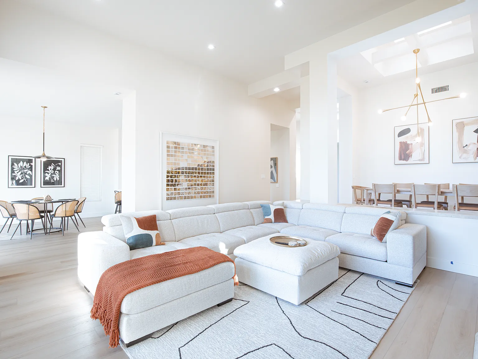 3 bed, 3.5 bath, 2368 sqft, $4,000 — Photo 3