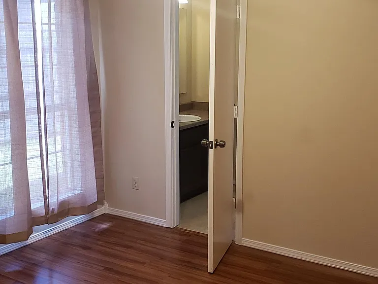 1300 Eagle Dr — Photo 16