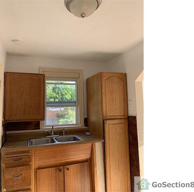 2nd image of 18644 Sunderland Rd #1