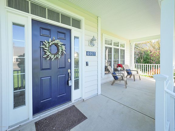 3rd image of 6907 Plum Hollow Cir