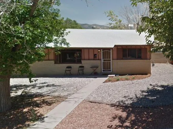422 Glorieta St NE, Albuquerque, NM 87123