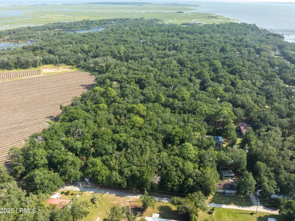 Estrolita St, Saint Helena Island, SC 29920