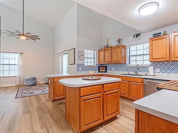 4th image of 425 BLACK IRONWOOD DRIVE