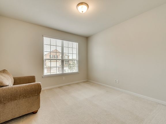 4th image of 428 Keel Ln