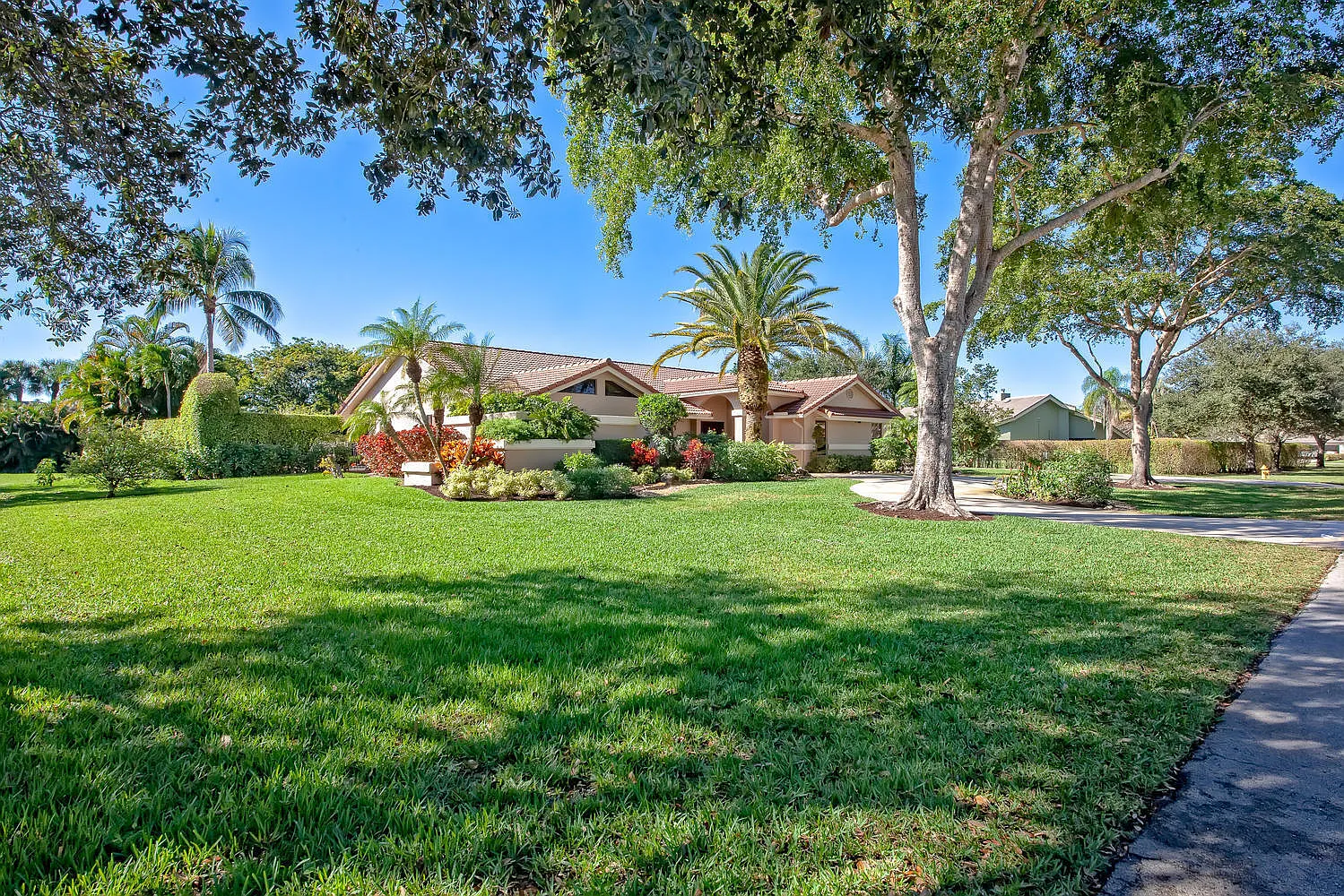 4 bed, 3.0 bath, 2729 sqft, $7,000 — Photo 2