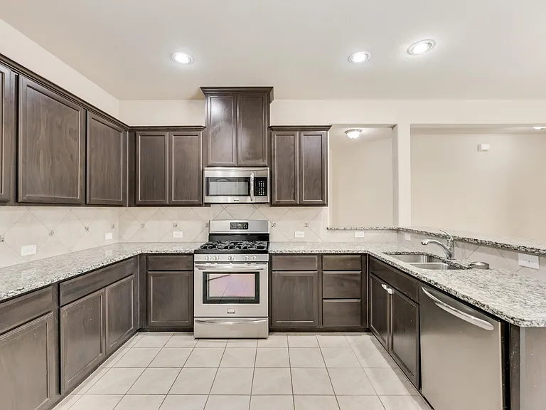 9825 Prairie Dog Ln — Photo 5