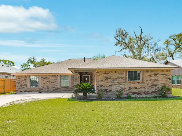 305 Freeman Blvd, West Columbia, TX 77486