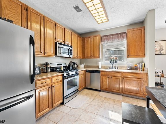 3rd image of 65 Hancock Dr