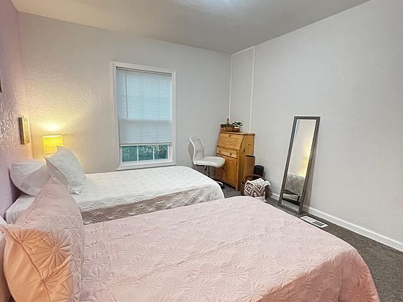 3rd image of 304 N Walnut Dr