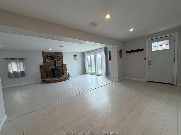 3rd image of 307 Sacred Heart Dr