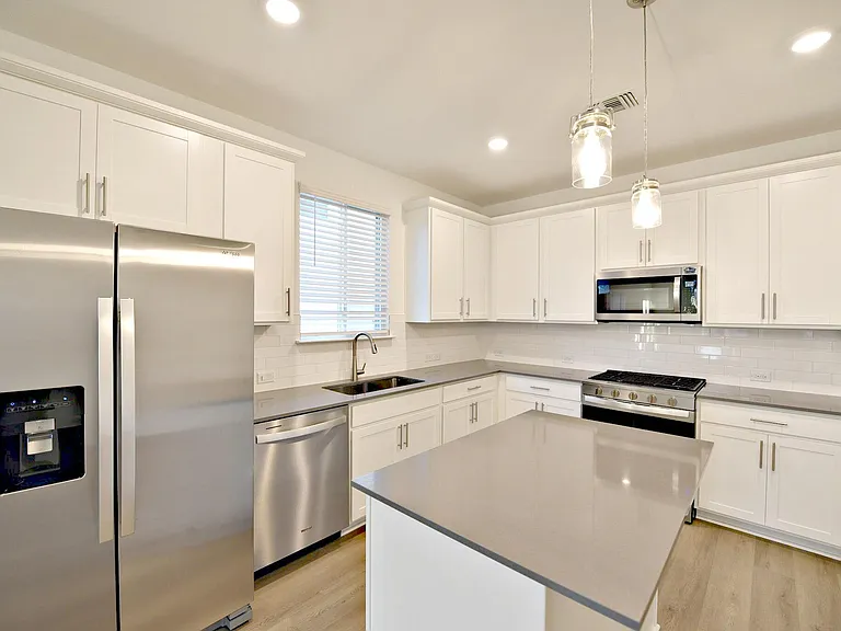 517 Scooter St — Photo 8