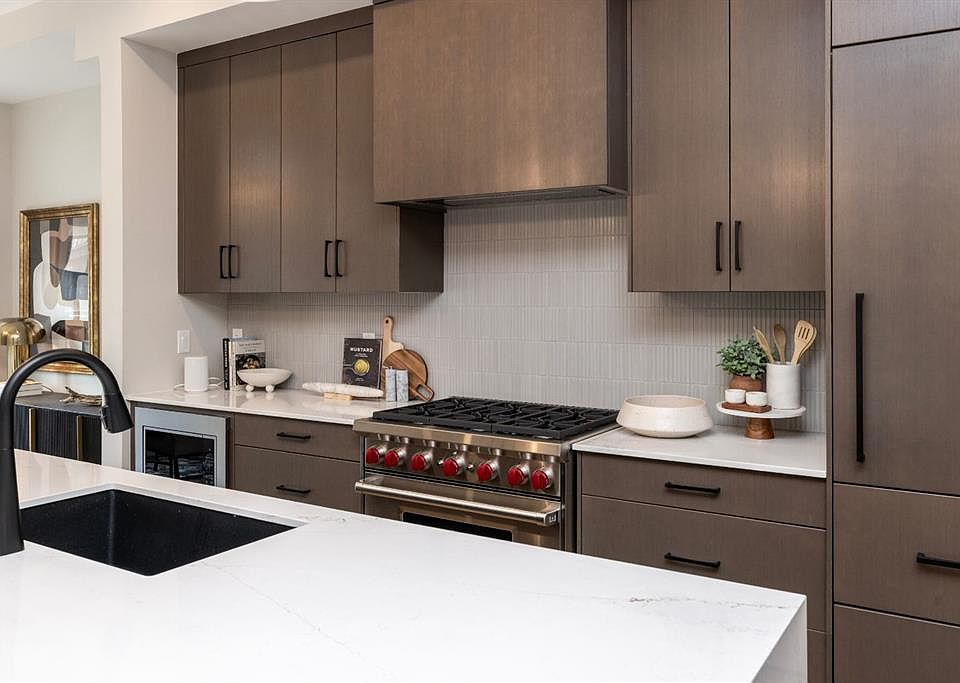 1st image of 150 S Lebel Cres NW #112