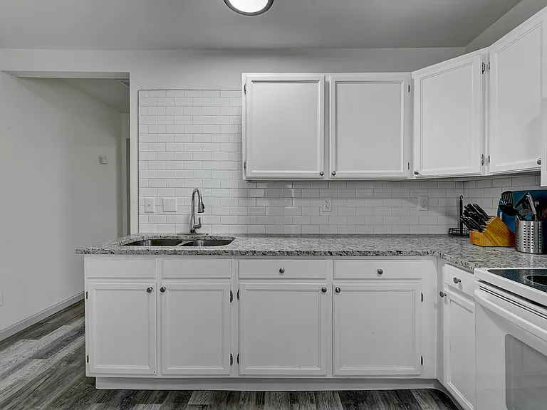 506 E Pikes Peak Ave #7 — Photo 9