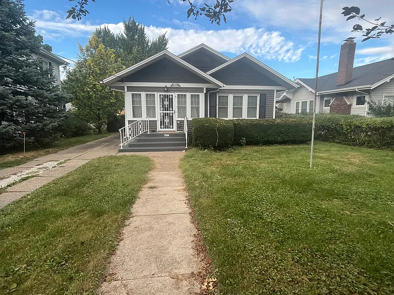 2118 Elm St — Photo 2