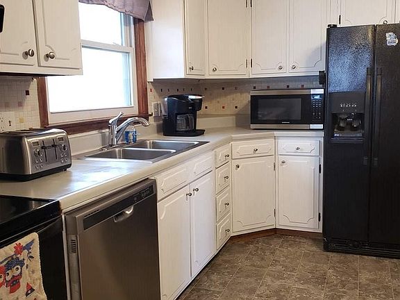 5th image of 3100 Court St