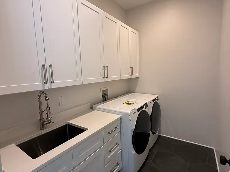 439 W Comstock Ave — Photo 7