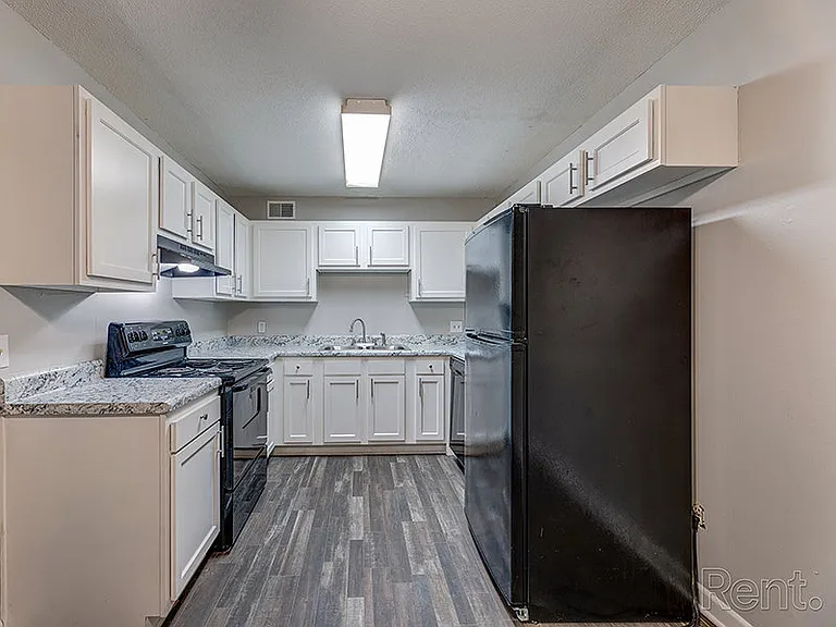 River Ridge Apartments — Photo 16