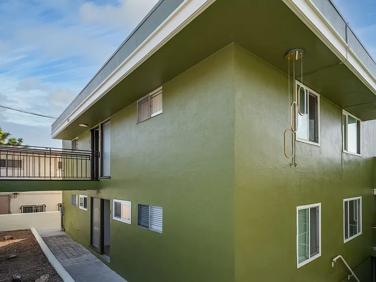 San Diego Ave. 2085-89 — Photo 5