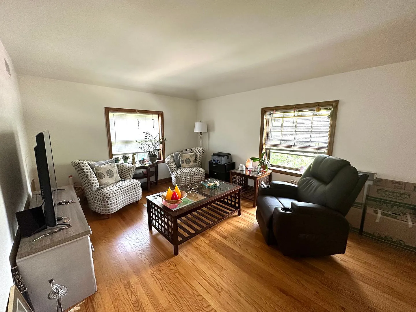 4320 N Wilson Dr — Photo 3