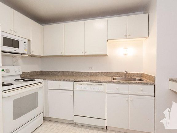 4th image of 235 E Erie St #1605