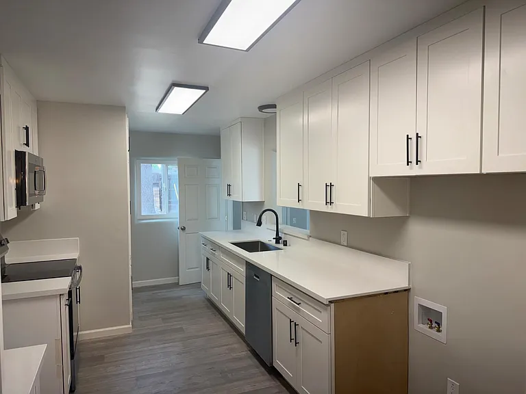1328 College St — Photo 6