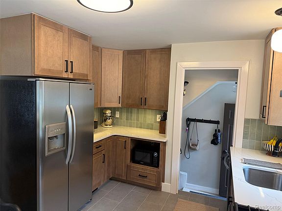 3rd image of 347 S Marias Ave