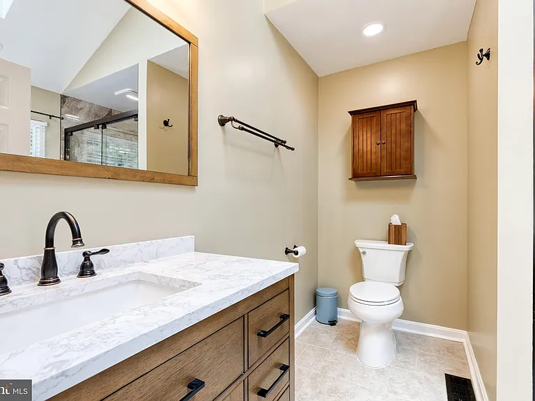 708 Leister Dr — Photo 14