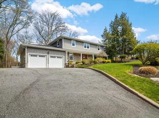 21 Tulip Ter, Wayne, NJ 07470