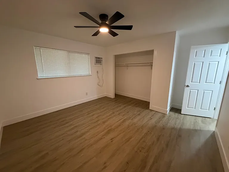 550 Las Palmas Ave — Photo 20