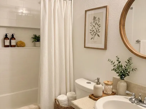 405 S Blaine St APT 1, Newberg, OR 97132