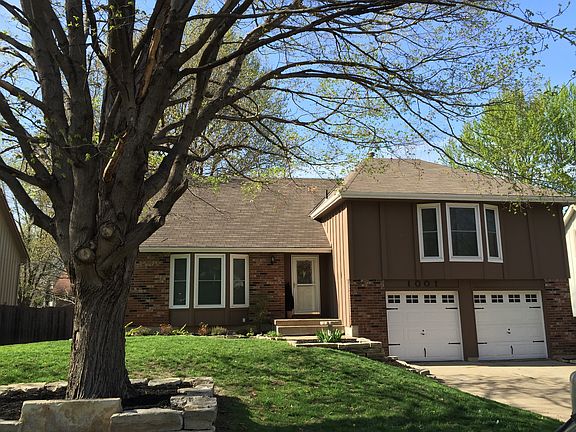 2nd image of 1001 NW Woodlynne Dr
