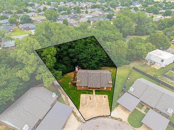 4th image of 1017 Acacia Cir #1019
