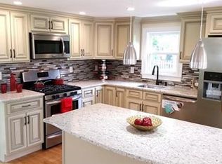 90 Hillview Rd, Westwood, MA 02090