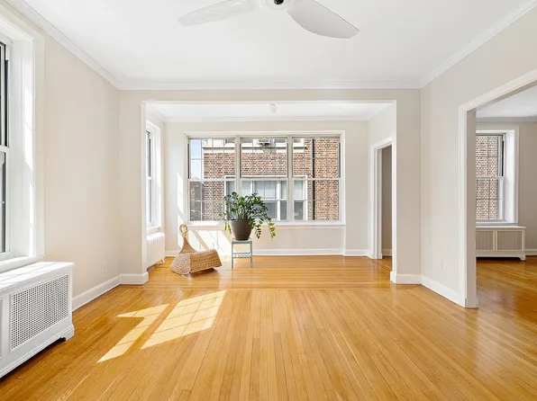 3755 84th St APT 3, Flushing, NY 11372