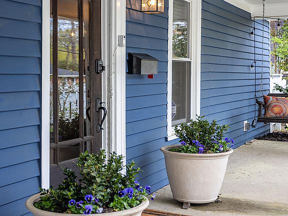 5th image of 2203 Chapel Hill Rd