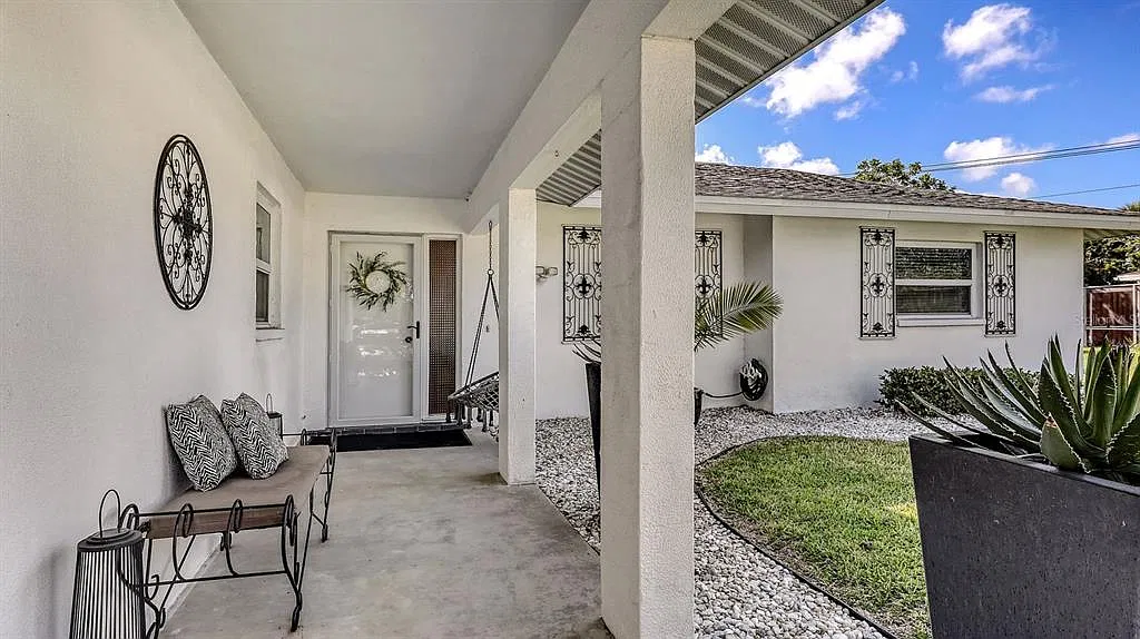 3 bed, 2.0 bath, 1928 sqft, $3,600 — Photo 3