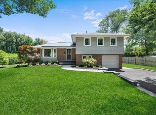 42 Earl Rd, Melville, NY 11747