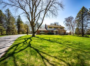 11623 W Mequon Rd, Mequon, WI 53097