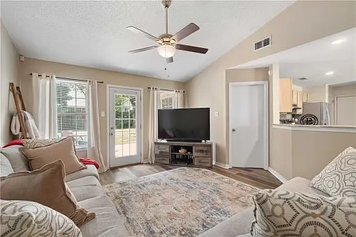 9505 Ironwood Ct — Photo 3