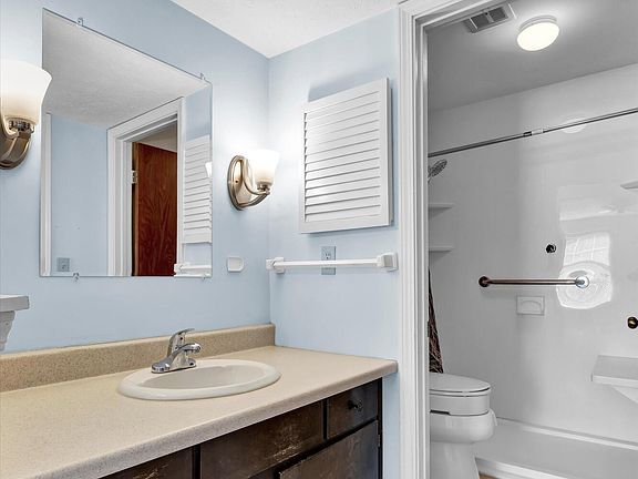 4th image of 205 Flanders Ct APT 1
