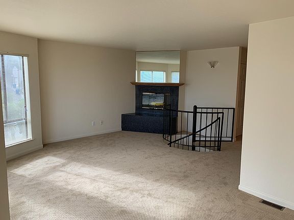 4th image of 272 Grand View Ave #1